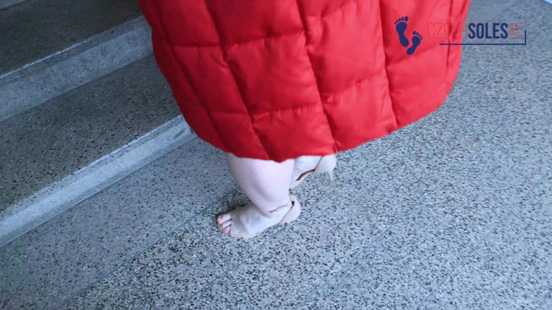 Czech Soles - foot fetish content: Ginger's Freezing Hurting Feet Nightmare