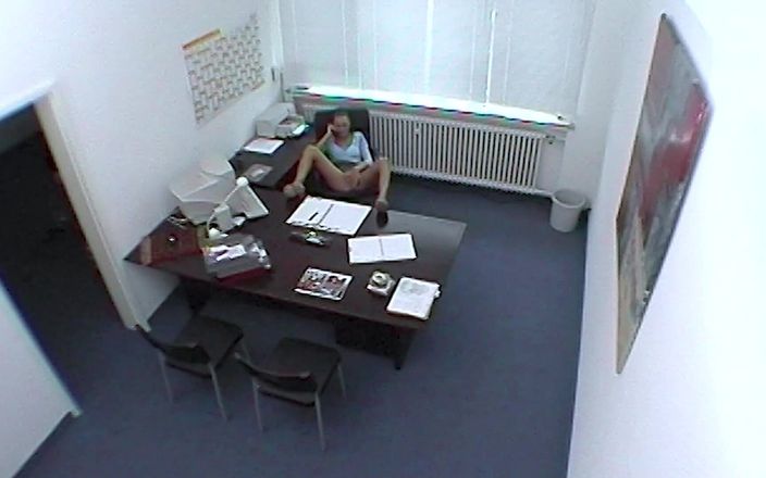 Viewer cam by Sextermedia: タイピングの代わりにファック - オフィスでのセックス