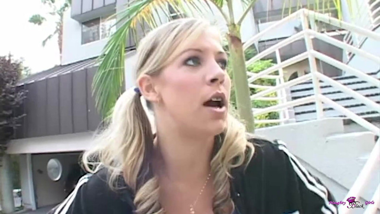 Naughty Black Girls: Han hanterar dessa slampor kurvor som ett proffs som visar...