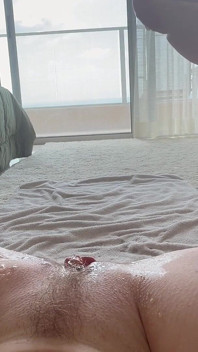सुनहरे बालों वाली milf(चोदने लायक मम्मी) बालों वाली चूत कई बार फुहार डिल्डो प्ले पैर