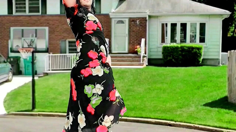 Kitty_Cross: Transsexual minunat perie de păr în lovituri lungi mătăsoase