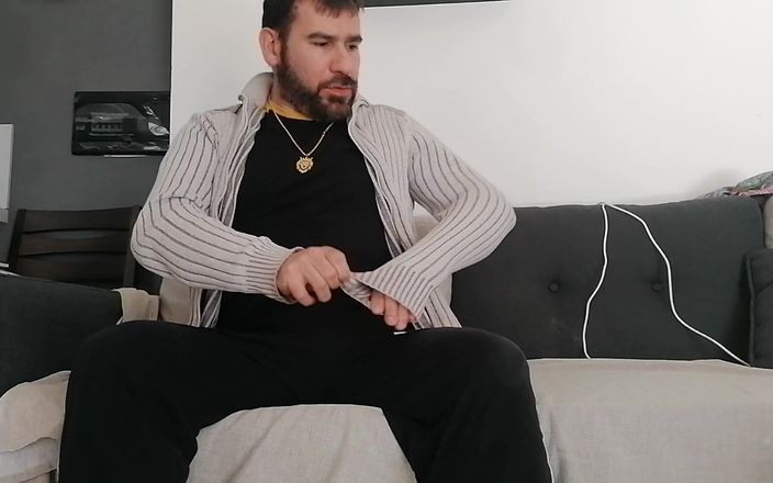 Lupo nero XL: I Jerk My Big Dick on the Couch