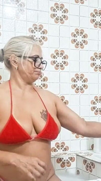 Sticking Dildos in Her Pussy and Pissing