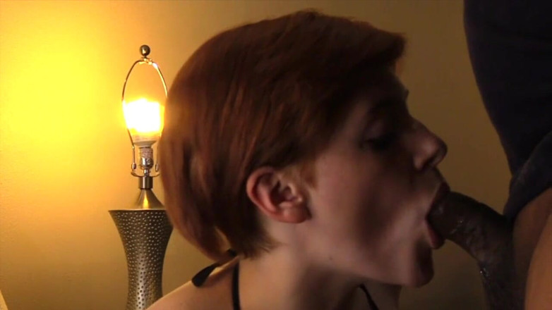 Real Amateur Sluts: Ava Little salotto anale e facciale parte 1