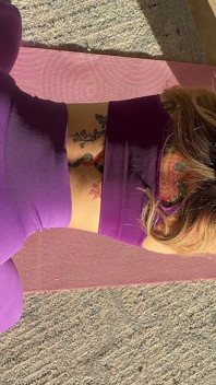 Mi Instructor De Yoga Me Rascó Las Polainas Y Me Folló Durante Nuestra Clase
