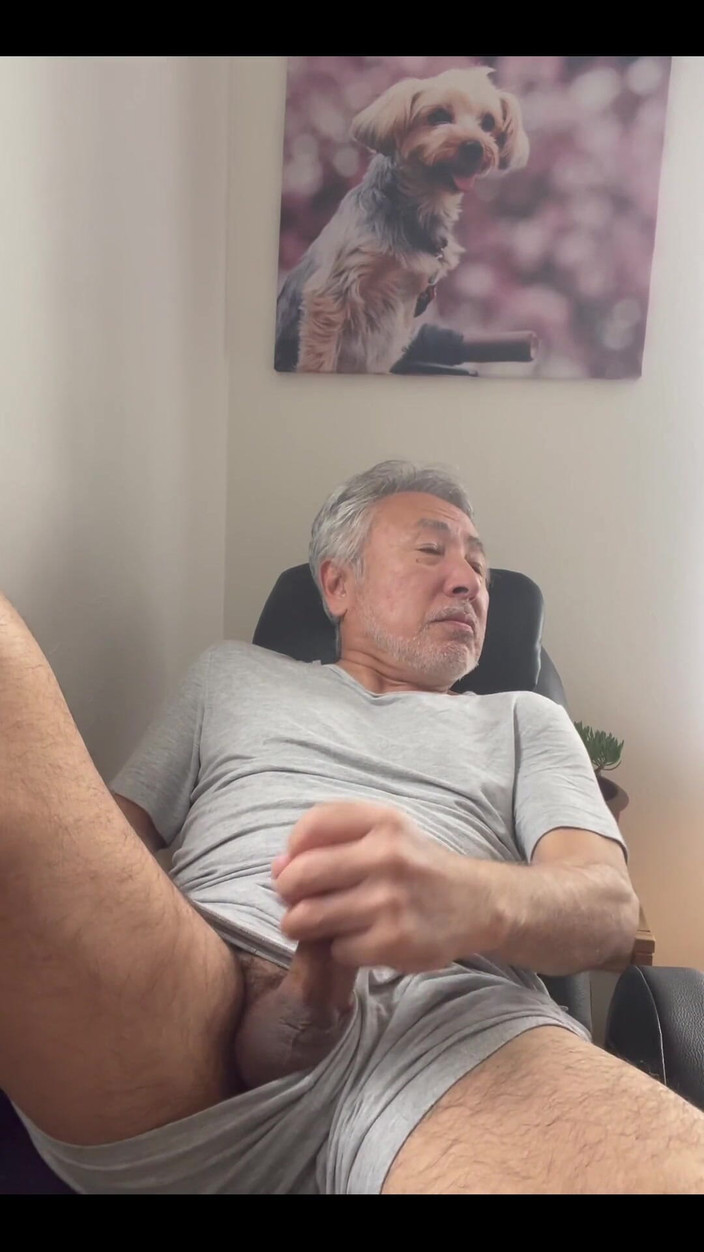 Japanese daddy: Masturbando meu grande pau asiático