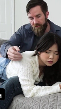 Lulu chu è solo babysitter così che il suo capo possa insegnare alle sue lezione di culo asiatico - film completo gratuito