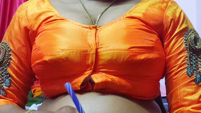 Desi Mohini: Țâțe desi presate