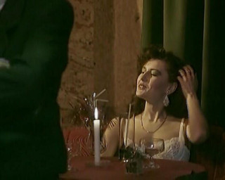 Deutsche Camgirls: Short Haired German Babe Pleasing Two Cocks at the Same...