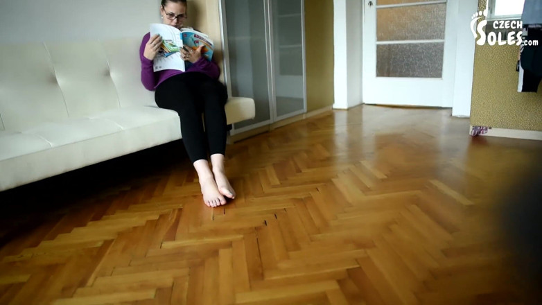 Czech Soles - foot fetish content: Mousetrap dan siksaan pov dari kaki kakak tiri besar