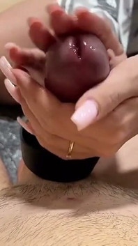 Hermanastra experimentada bombeó mi polla y limpió mi uretra antes de mi primera cita