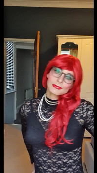 Mi stuzzicando nel mio vestito di pizzo attillato