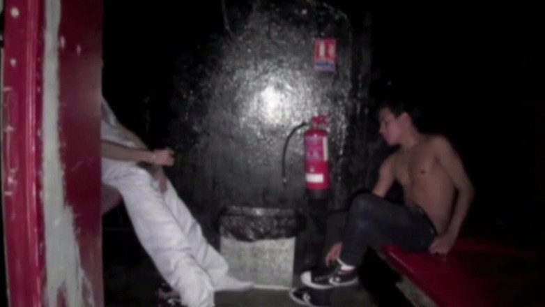 Gaybareback: Latino twink digunakan oleh scally boy di bawah tanah