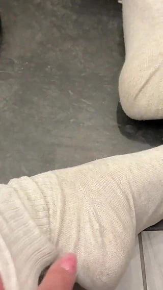 Art Sunny: Sweaty Post-workout Feet