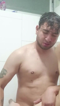 เพื่อนผู้หญิงกำลังอาบน้ำ.mp4