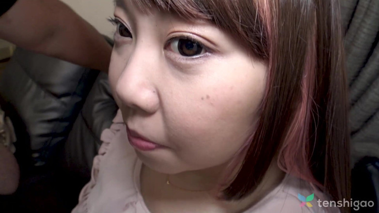 Tenshigao: Японська Харука Фудзі приймає для нас душ, а потім смокче член спочатку на камеру, порно зйомка
