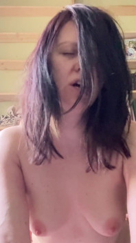 계모와 함께하는 침대에서 깊숙이 침투