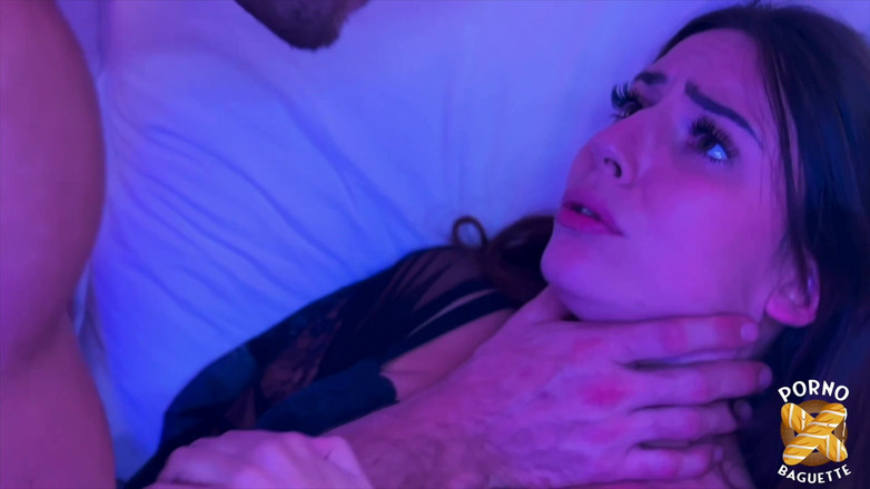 Porno Baguette: Delinus, bella mora, ama il cazzo duro