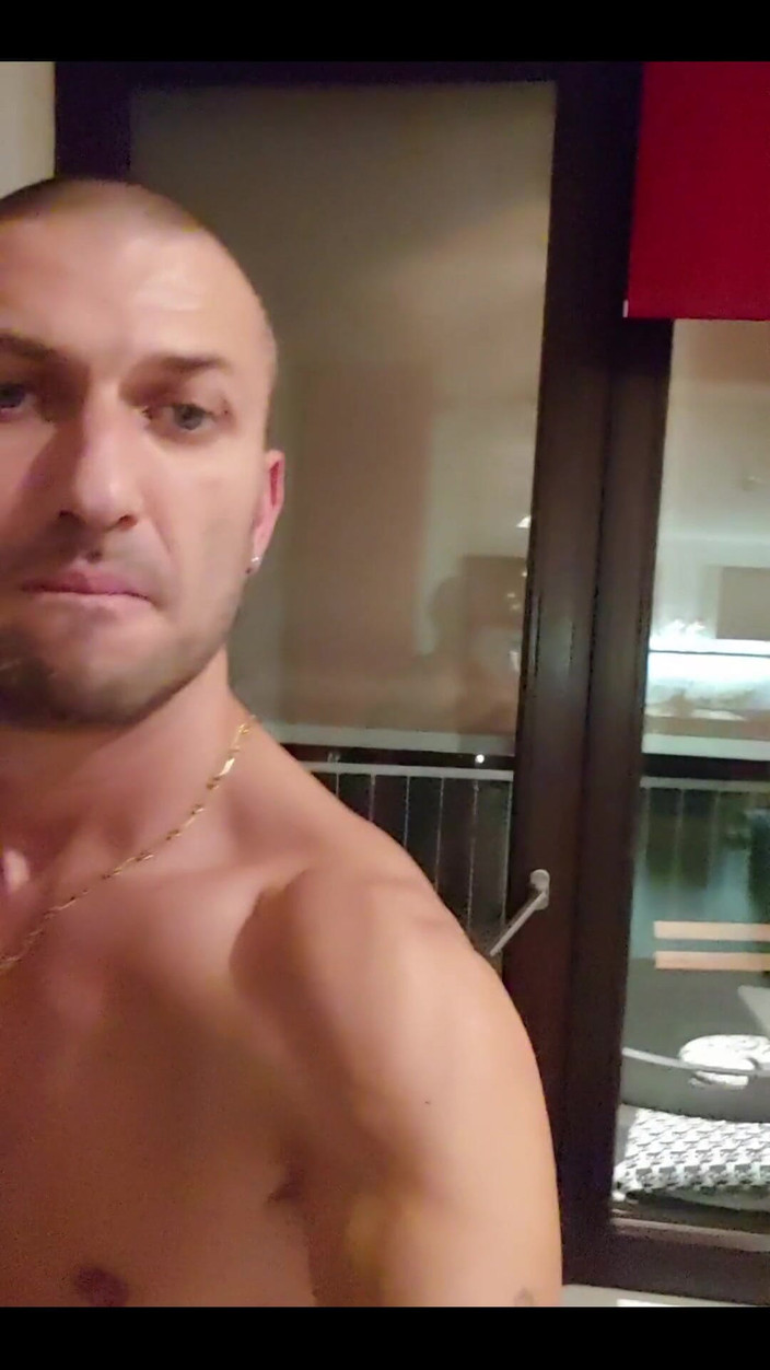 Boy jerking off: Détendez-vous à la maison