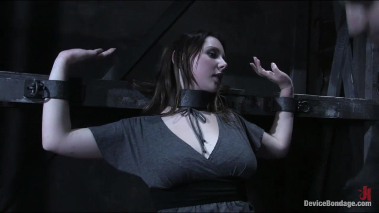 Device Bondage by Kink: Синці фрукти