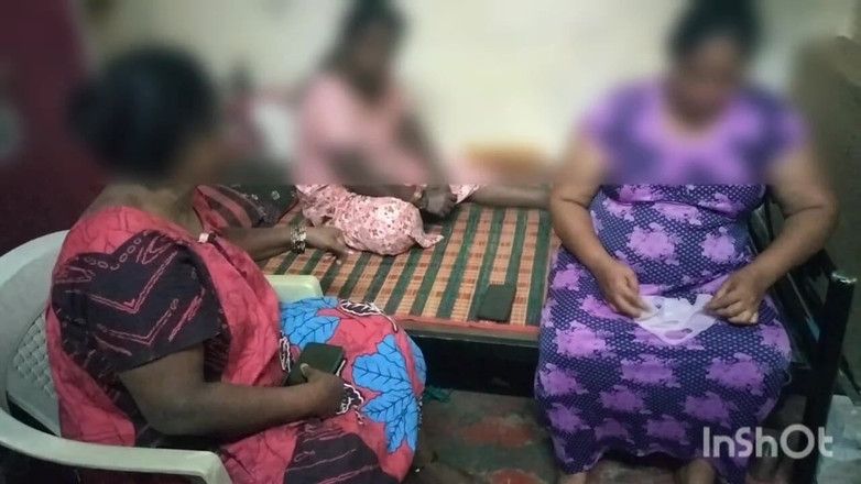 Tamil lesbian: 3명의 아줌마 핫한 토론