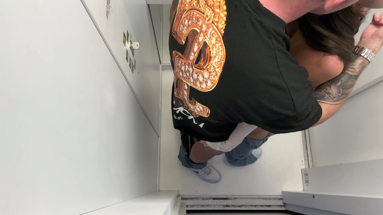 Yeri Blue: Elevator Sex Caught by a Security Camera