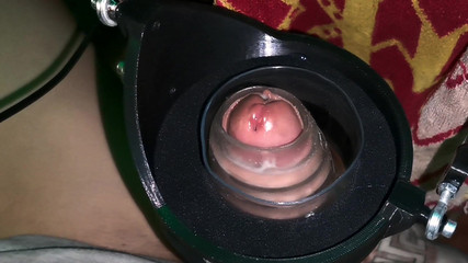 SEXY_GUYBEST: Ein Wichs-Roboter testet die Ausdauer eines großen Penis.