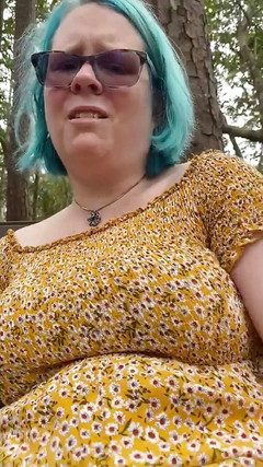 Hot potato girl: Fingering myself in a park