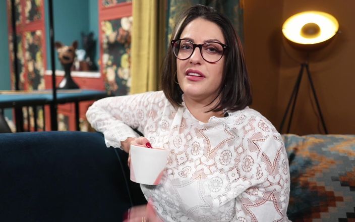 Countess diamond: Vecinul tău este o dominatoare