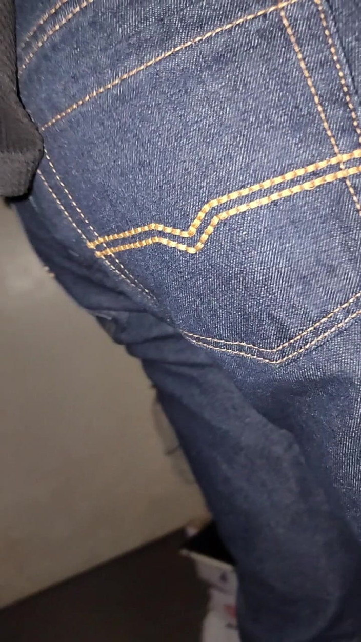 Wondahead21: Follando mi garganta de puta y tus jeans ajustados