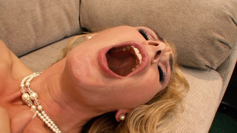 BestPorn85: जेलेना जेनसेन और तान्या टेट के साथ लेस्बियन मालिश टेबल सेक्स