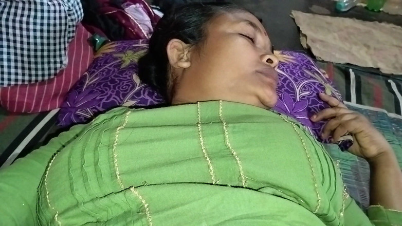 Mg3947731: 마누라 옴과 함께하는 프리스트 타임 핸드 작업