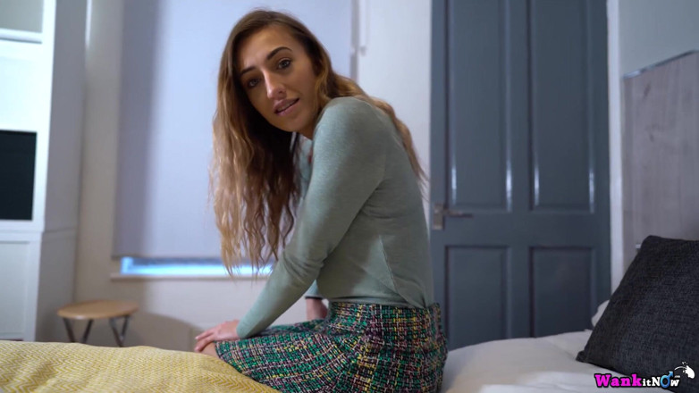 Wank it Now: Rose R - I Need This Job