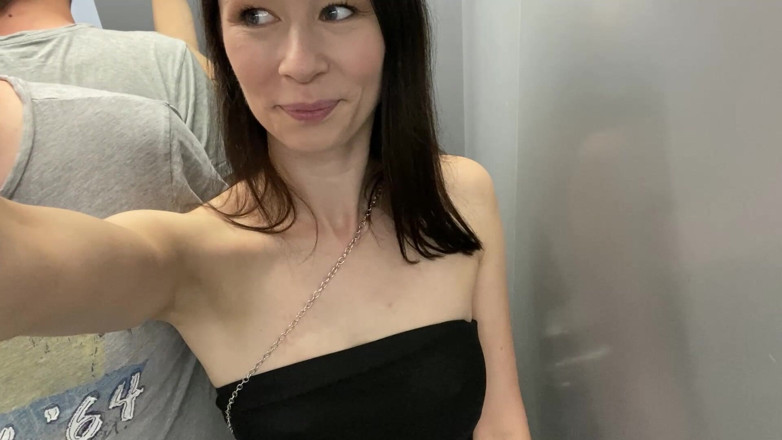 Ronya-Rabe: Almost Caught! Passerby Licks Me in the Elevator!