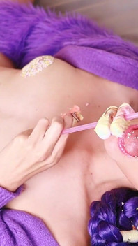 Candy girl food masturbiert