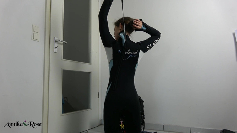 Annika Rose: What do I wear under my neoprene?