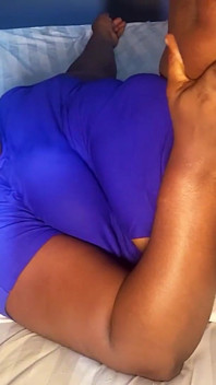 Wanita gemuk ini dientot habis-habisan sama kontol besar pria kulit hitam