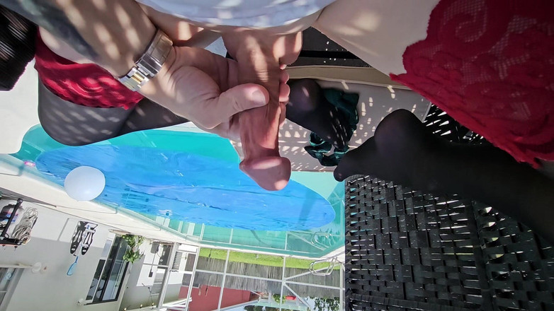 stefanspace96: Nylon mojado junto a la piscina y polla pie cum