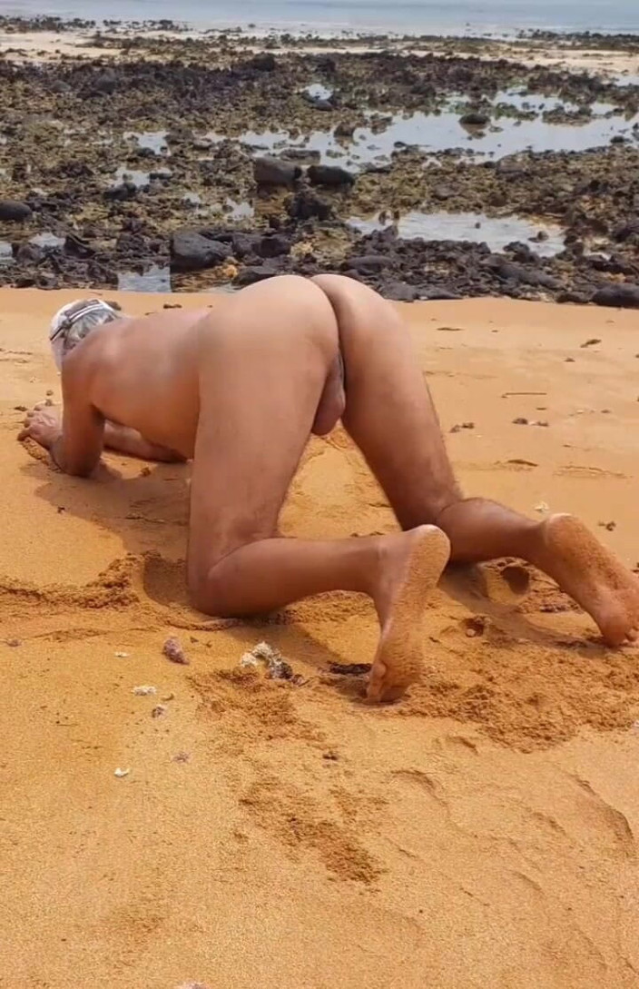 Ladysilvas: Ледісільва демонструє свою гарячу дупу на пляжі