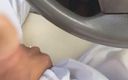 Egyptian Rami: Ein araber spielt mit seinem schwanz im auto