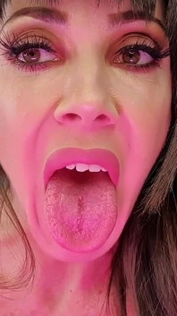 Giant Girl Wants to Eats You