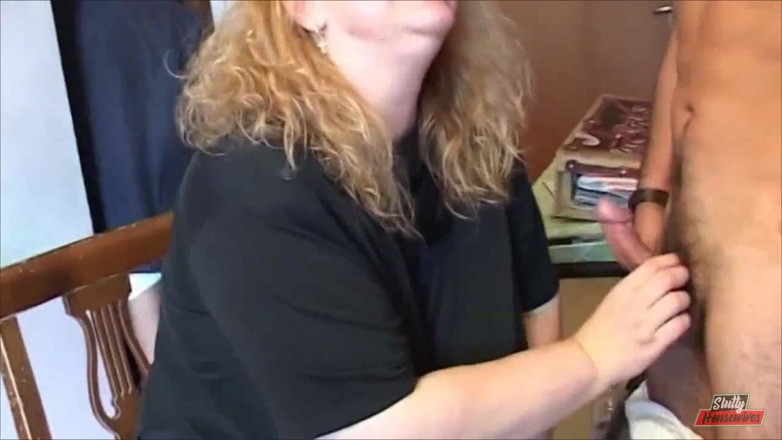 Vere Casalinghe Italia.: 好色的老女人喜欢鸡巴和玩具在她的小穴里