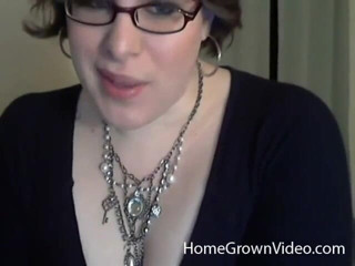 Homegrown BBW: Janna reibt einen aus