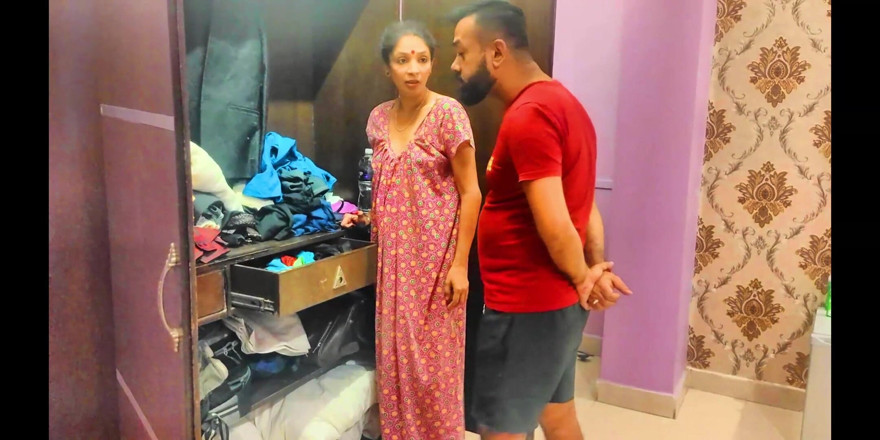 suchismitasarkar: Kamwali bibi mencoba mencuri dan dihukum ngentot sama bapak kos.