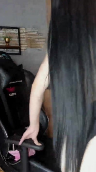 Latina se vzrušuje, když je ovládána svou hračkou ve vagíně