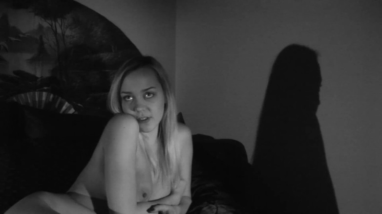 Toy Sluts: Blonde schoonheid controleert het orgasme
