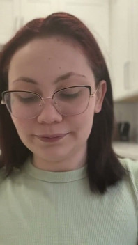 女仆发现你在看