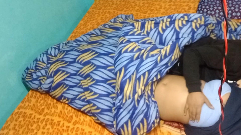 Rucku: Пухла дівчина має роман зі своїм хлопцем.