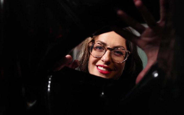 Countess diamond: Zavřená v latexovém pytli POV