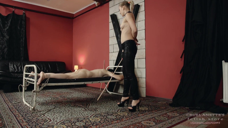 Cruel Anettes fetish world: Thick whipping